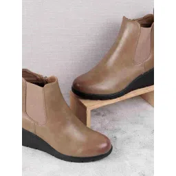 Mochi Women's Khaki Chelsea Boots