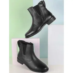 Mochi Women's Tan Chelsea Boots