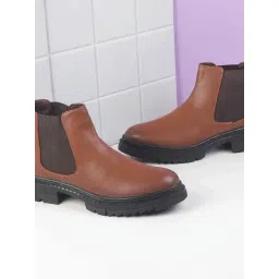 Mochi Women's Tan Chelsea Boots