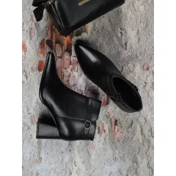 Monrow Women's Black Casual Booties