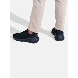 Neemans Men's Begin Walk Trek Black Walking Shoes