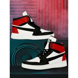 Neso Men Colourblocked Sneakers