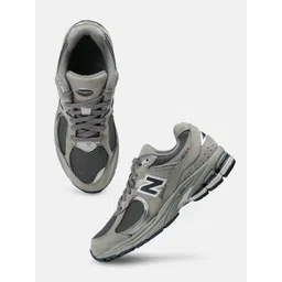 New Balance Men 2002 Sneakers