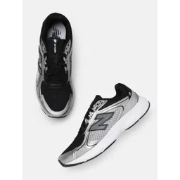 New Balance Men AMASTE Fresh Foam Running Shoes