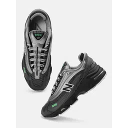New Balance Men M1000 Sneakers