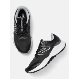 New Balance Women Woven Design DynaSoft Nitrel V5 Running Shoes
