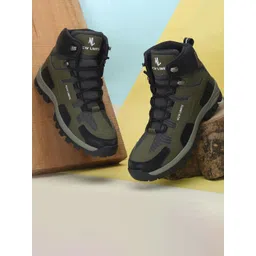 NEW LIMITS Men Sneakers