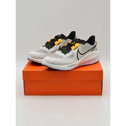 Nike Men's Beige Running Shoes