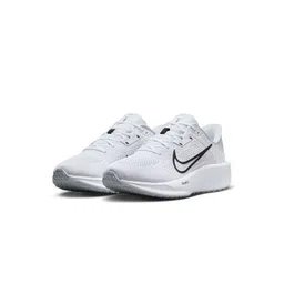 Nike NIKE QUEST 6