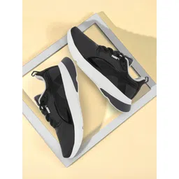 Nomic Walking Shoes For Men