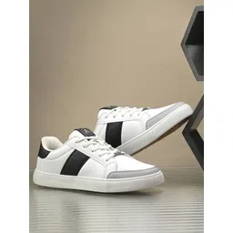 OFF LIMITS Men Colourblocked Sneakers