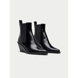 Oroh Women Block-Heeled Chelsea Boots
