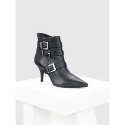 Oroh Women Pointed-Toe Ankle Boots