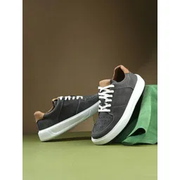 Overdrive Men Colourblocked Leather Sneakers