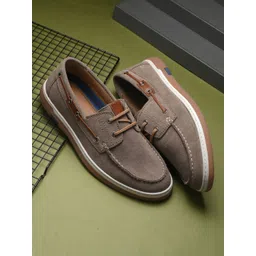 Overdrive Men Colourblocked Suede Sneakers