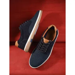 Overdrive Men Textured Lightweight Lace Up Sneakers