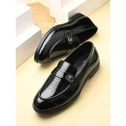 PROPRIDE Men Colourblocked Patent Leather Sneakers