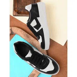 RealToes Women Sneakers