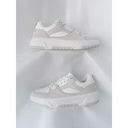 Red Tape Men Colourblocked Sneakers