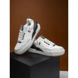 Red Tape Men Round Toe Sneakers