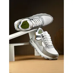 Rising Wolf Men Colourblocked Sneakers