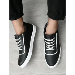 Roadster Men Black & White Textured Sneakers