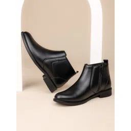 Roadster Men Black Chelsea Boots Boots For Men