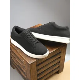 Roadster Men Black Round Toe Sneakers