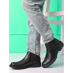 Roadster Men Chelsea Boots
