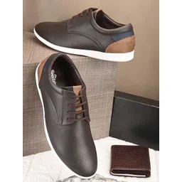 Roadster Men Coffee Brown & White Lightweight Comfort Insole Contrast Sole Sneakers