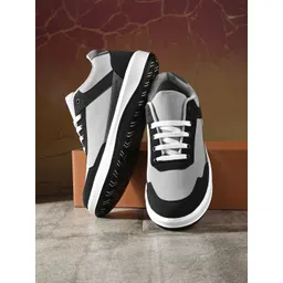 Roadster Men Lightweight Casual Sneakers