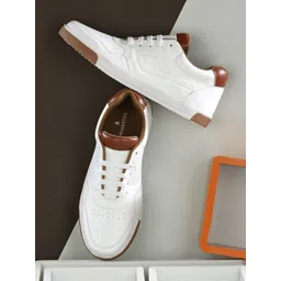 Roadster Men Lightweight Lace-Ups Sneakers