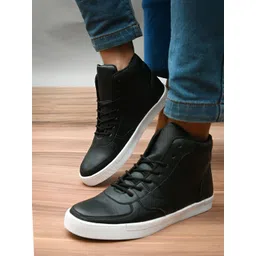 Roadster Men Men Black & White Solid Synthetic Leather Sneakers
