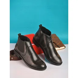 Roadster Men Mid-Top Chelsea Boots