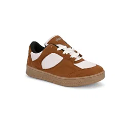 Roadster Men Round Toe Sneakers
