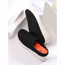 Roadster Men Textured Slip-On Sneakers