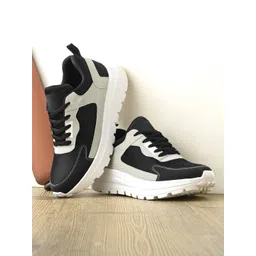 Roadster Men White & Black Lace-Ups Sports Running Shoes