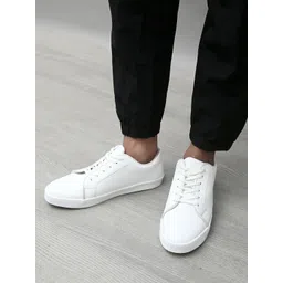 Roadster Men White Casual Sneakers
