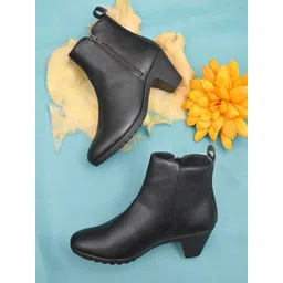 Roadster Women Black Solid Regular Boots