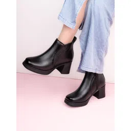 Roadster Women Black Square toe & Block heel Chelsea Boots Boots For Women