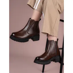Roadster Women Brown Chelsea Boots
