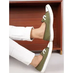 Roadster Women Olive Everyday Casual Sneakers