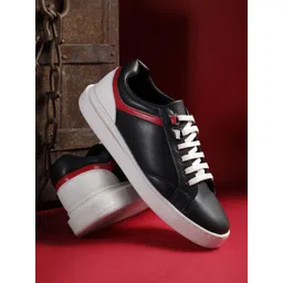 Roadster Women Round Toe Sneakers