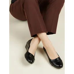 Roadster Women Slip-On Sneakers