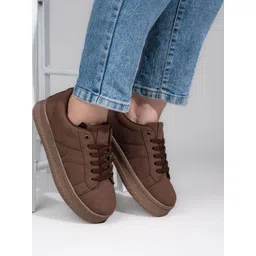 Roadster Women Sneakers