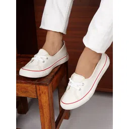 Roadster Women Sneakers