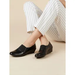 Roadster Women Solid Slip-On Sneakers