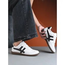 Roadster Women Striped Sneakers