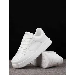 Robbie Jones Men Woven Design PU Sneakers