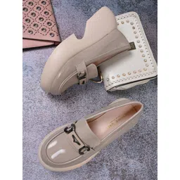 Ronnie Grey Women Colourblocked PU Slip-On Sneakers